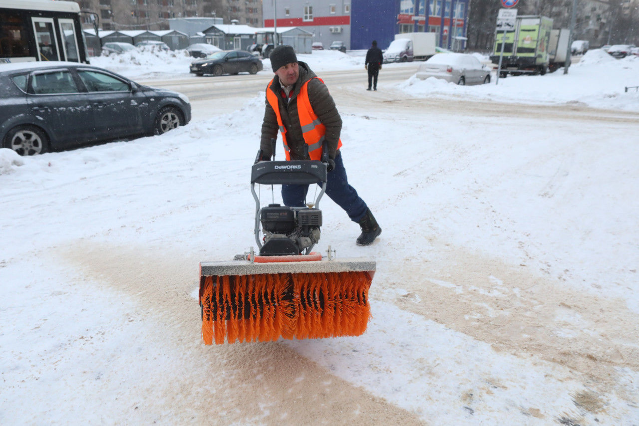 Уборка снега на парковках в Ижевске – цена от 36 руб. за м2 | ПроМусор – очистка, вывоз, услуги зимой